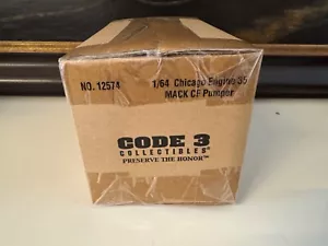 Codice 3 #12574 Mack CF Chicago Fire Engine 35 Past Time Hobbies Special 1:64 - Foto 1 di 2