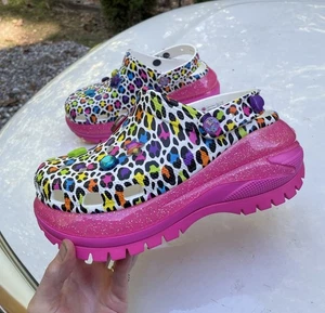 Zoccoli Lisa Frank X CROCS Mega Crush taglia 8 donna rosa elettrico nuovi - Foto 1 di 15