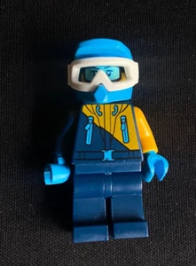 LEGO City Arctic Exploration Team Explorer Minifigure - Picture 1 of 2