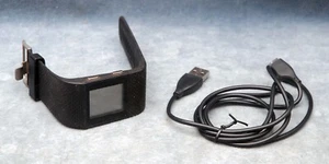FITBIT SURGE ACTIVITY TRACKER WITH CHARGER & ORIGINAL S/B BLACK BAND - Picture 1 of 3