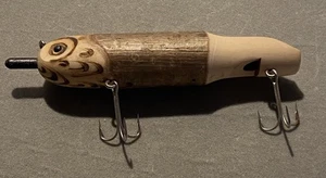 Señuelos Old Dominion 4 1/2" tachuela, cuerpo silbato ojos señuelo C. años 70 súper raro bonito - Imagen 1 de 6