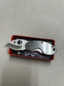 Spyderco Cricket Folding Knife C29P 1.875" PlainEdge VG-10 Blade Stainless Steel - Picture 1 of 2