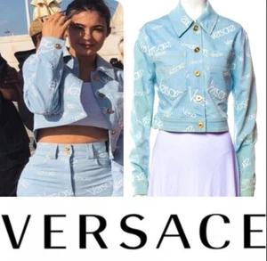 Versace 2018 Kylie Blue Denim Logo Mania Jacket 40 42 44 4 6 8 Word Top Coat S M - Bild 1 von 24