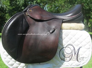 17,5" SCHWARZ COUNTRY SOLARE enger Kontakt Springsattel. WOLLE BEFLOCKT! - Bild 1 von 12