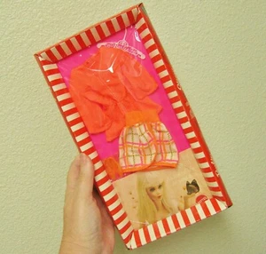 VINTAGE BARBIE TANGERINE SCENE #1451 ABITO GONNA TOP OUTFIT NUOVO CON SCATOLA CONFEZIONE - Foto 1 di 8