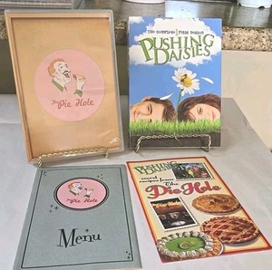 Pushing Daisies: Season 1 One DVD NTSC Dolby Color Widescreen 3-Disc Set O - Bild 1 von 14