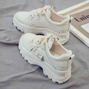 Sneakers donna larghe bianche alla moda in pelle spaccata bianche scarpe stringate - Foto 1 di 25