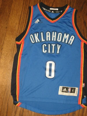 Camiseta de la NBA para niños pequeña 8-10 Russell Westbrook Adidas swingman Oklahoma City 0 #0 Foto 1 de 2