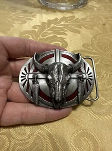 Vintage 1986 Belt Buckle Siskiyou 3-D Buffalo Bison Skull Feather Red Enamel - Picture 1 of 6