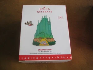 2016 Hallmark Keepsake EMERALD CITY Wizard of Oz Magic Light Sound Ornament NEW - Picture 1 of 1