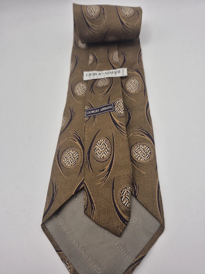 Corbata de seda vintage de corbata Giorgio Armani marrón con patrón geométrico hecha en Italia Foto 1 de 4