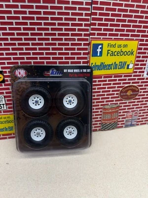 1/18 ACME 33 inch White Wagon Off Road 4x4 Wheel & Tire Set A1807714W - Image 1 of 4