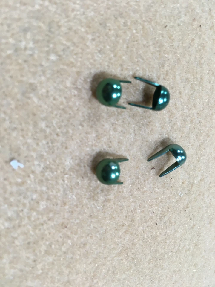 Manchas/pinos de alumínio - Verde - Redondo - 1/4" - Pacote com 100 (D134) - Imagem 1 de 1