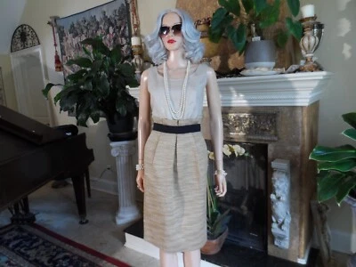 Vestido Vaina Dolce & Gabbana Beige Tweed Plisado con Detalle de Lúrex Talla 44-US 8 Foto 1 de 4