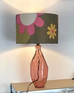 Upcycling Vase/Tischlampe (rosa Glas) Handarbeit Retro Blumen Lampenschirm - Bild 1 von 7