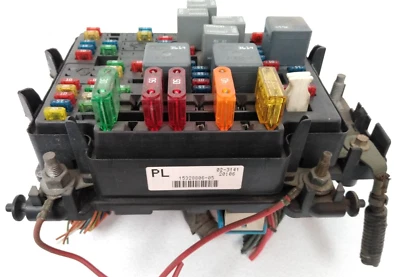 15328806-05 GMC 2000 2001 2002 Sierra Yukon Fuse Box Engine Bay 1500 2500 C78 - Image 1 of 4