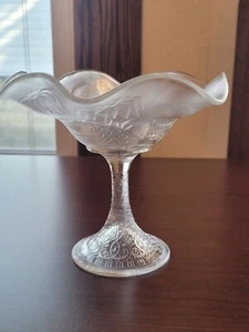 Nice White Northwood Carnival Glass Peacock at The Fountain Compote - Picture 1 of 15