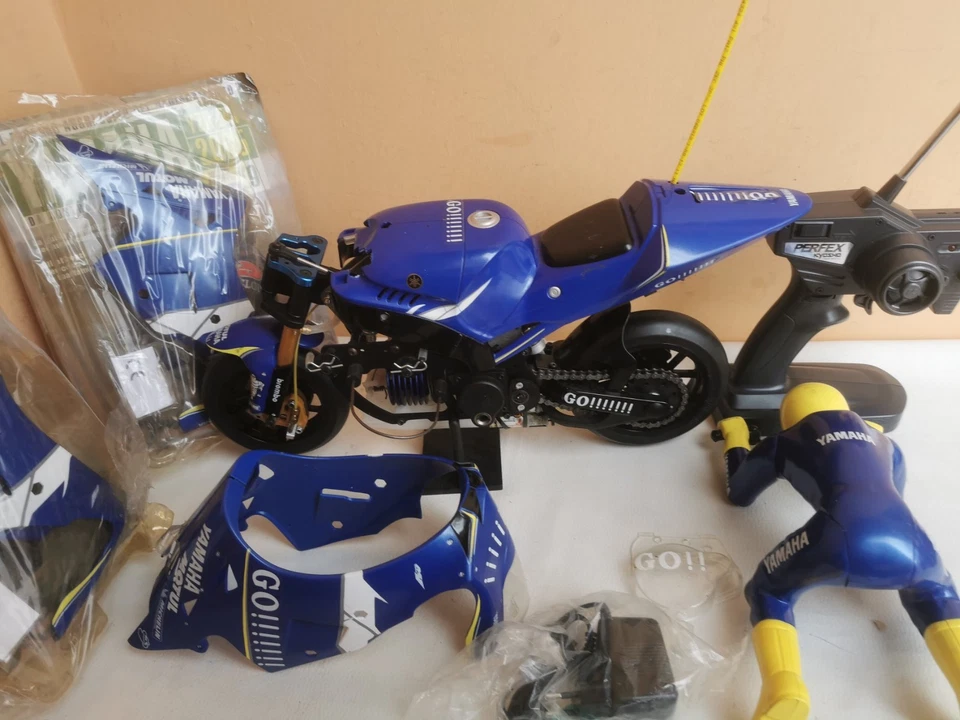 De Agostini Yamaha YZR .M 1 scala 1/5 Valentino Rossi nitro nuova Faor a scoppio - Immagine 1 di 4