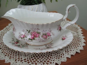 ROYAL ALBERT CHINA GRAVY BOAT AND STAND LAVENDER ROSE - Picture 1 of 3