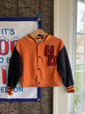 Chaqueta de Colección Años 80 90 Harley Davidson Etiqueta de Papel Universitaria Niño Pequeño Difícil de Encontrar RARA Foto 1 de 3