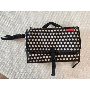 NWOT Skip Hop Pronto Baby Changing Station & Diaper Clutch - Polka Dot - Picture 1 of 16