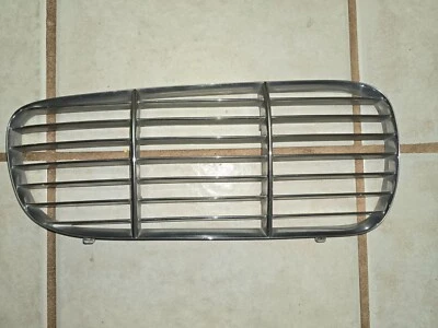 Jaguar XJ8, X350, X350 inserção de grade de bloco de palhetas lado RT - Imagem 1 de 2