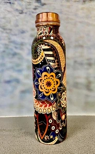 AYURVEDA BOTELLA DE COBRE PURO BOTELLA DE AGUA IMPRESA YOGA BENEFICIOS PARA LA SALUD VENDEDOR DEL REINO UNIDO - Imagen 1 de 2