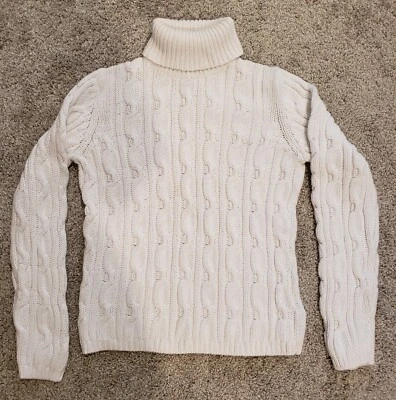 SUÉTER CUELLO ALTO CABLE BLANCO NINE & COMPANY Foto 1 de 3