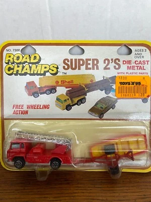 VINTAGE ROAD CHAMPS SUPER 2'S FIRE TRUCK WITH BOAT RED - Image 1 of 4