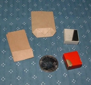 CASA DELLE BAMBOLE IN MINIATURA: SACCHETTI DI CARTA E SCATOLE DECORATIVE (4) - OTTIME CONDIZIONI - Foto 1 di 2