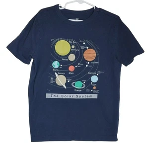 Gap Kinder Grafik T-Shirt, Jungen S, schwarz, Sonnensystem Grafik auf der Vorderseite, gebraucht, in einwandfreiem Zustand - Bild 1 von 9