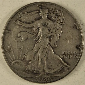 Mezzo dollaro 1946 Philadelphia Mint Walking Liberty 90% argento circolato - Foto 1 di 2