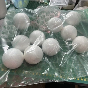 10 x 6cm  poly balls white - new - Picture 1 of 2