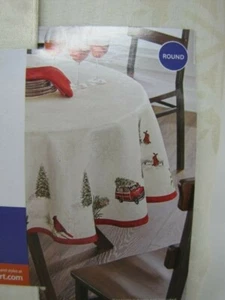 BETTER HOMES & GARDENS HERITAGE COLLECTION CHRISTMAS 70 IN ROUND TABLECLOTH - Picture 1 of 3