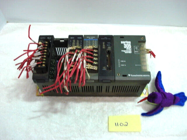 TEXAS INSTRUMENT	8910 305 SERIES 01 BJ PROGRAMMABLE CONTROLLER - Image 1 of 3