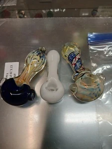 3 pcs Selection of Quality Glass Pipes 3 - 31/2 inch - Picture 1 of 1