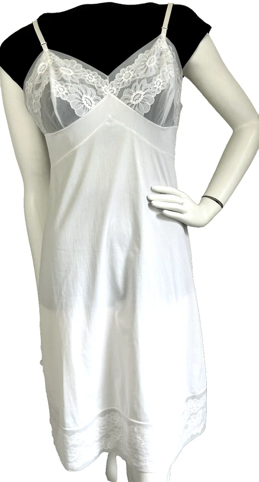 50s Vanity Fair tamanho completo 36 M corpo de náilon sedoso EUA branco muito bom estado usado acabamento em renda - Imagem 1 de 4