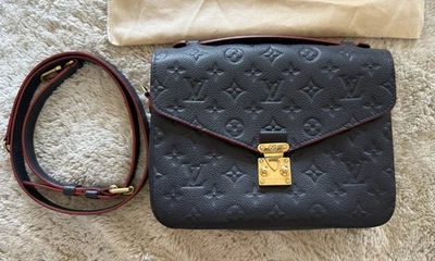 Louis Vuitton Pochette Metis Monograma Empreinte Cuero Marine Rouge tPF USADO EN EXCELENTE ESTADO Foto 1 de 4