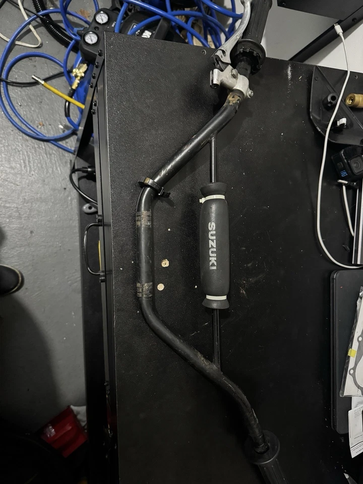 Manillar original Suzuki DR370 1978 con palanca de freno OEM y cojín central Foto 1 de 4