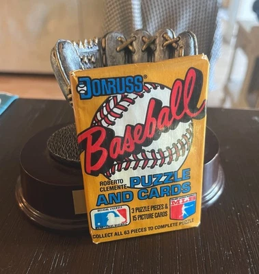 Paquete de cera de rompecabezas y tarjetas de béisbol Donruss 1987 Roberto Clemente Foto 1 de 2