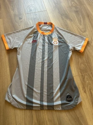 Galatasaray 2019 / 2020 Third Football Shirt Size Womens Medium - Image 1 of 4
