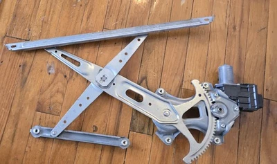 TOYOTA PRIUS V Door Window Regulator w/ Motor Front Passenger Side - Image 1 of 4