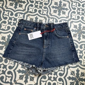 Urban Outfitters BDG Cut-Off Denim Mom Shorts 27” Waist. BNWT Rrp £36 B130 - Picture 1 of 11