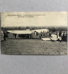 79  Chiché — cpa  — Grandes manoeuvres Poitou - atterrissage d'un aéroplane 1912 - Imagen 1 de 2