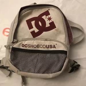 DC Shoe Co EE. UU. Mini Mochila Blanca Bolso con Cremallera Monopatín De Colección - Imagen 1 de 2