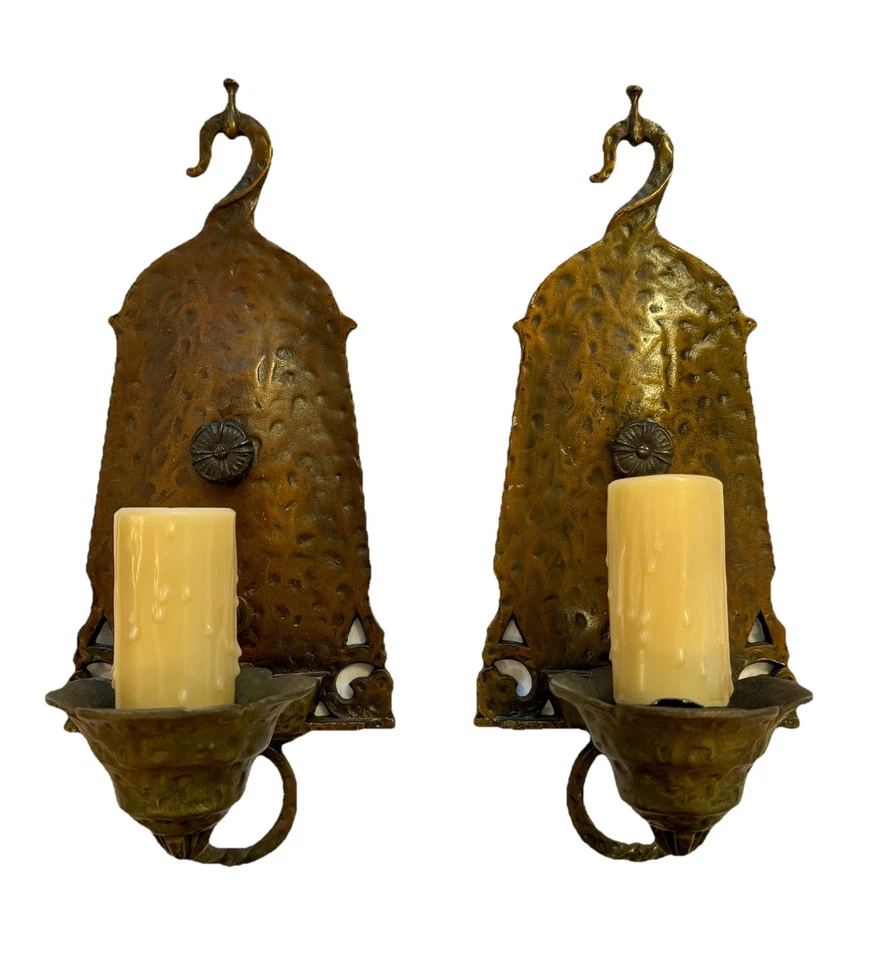 Arandelas de parede antigas cabeça de cachorro Virden artesanato martelado Tudor - Imagem 1 de 4