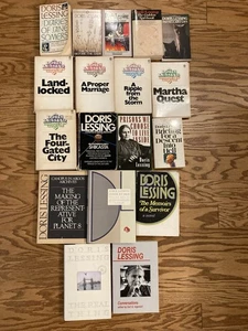 Doris Lessing 18 Book Lot Paperback & Hardcover Proper Marriage Autobiography - Foto 1 di 20