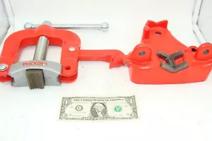 Tornillo yugo banco de aleación endurecida Ridgid 40090 de 3 pulgadas con reposapiés y doblador - Imagen 1 de 5