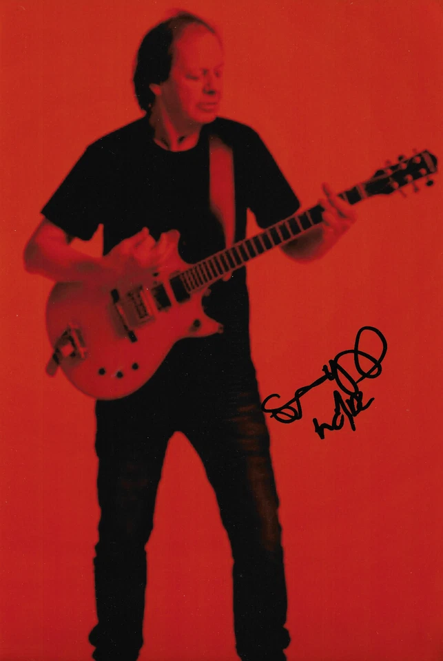 Stevie Young "AC/DC" Autogramm signed 20x30 cm Bild  - Bild 1 von 1