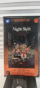 NIGHT SHIFT VHS 1982 WARNER CLAMSHELL CASE Made In Japan Selten GETESTET - Bild 1 von 5